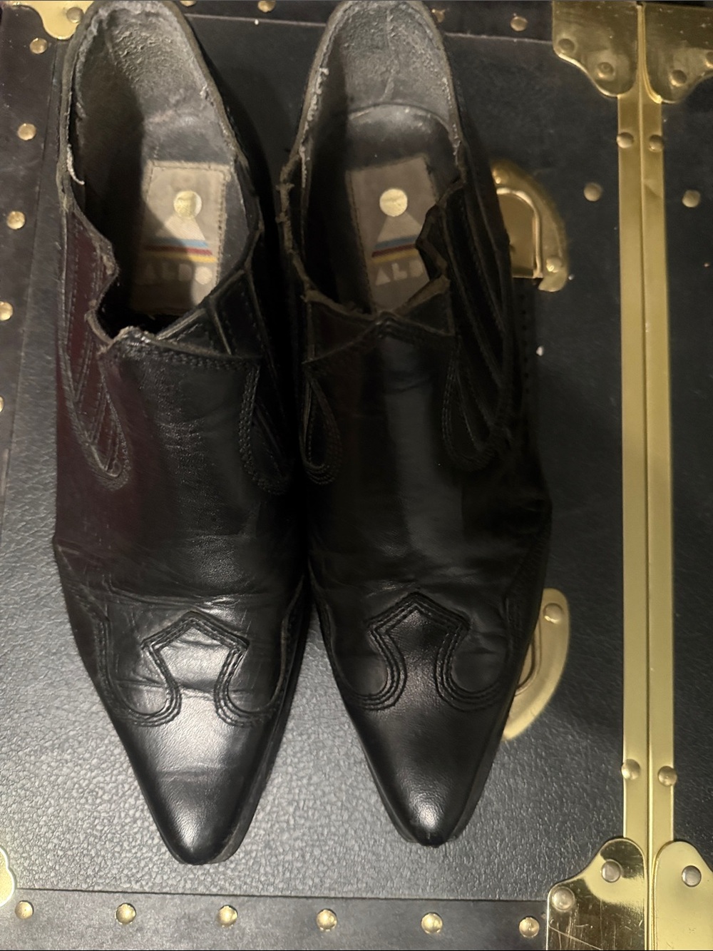 Men’s or Women’s Black Leather Pointed Toe Boots